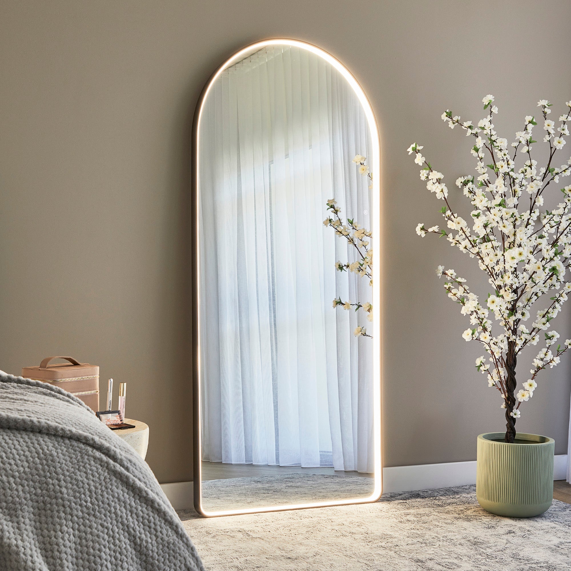 Luna 180cm Arch Front Illuminated Mirror Black