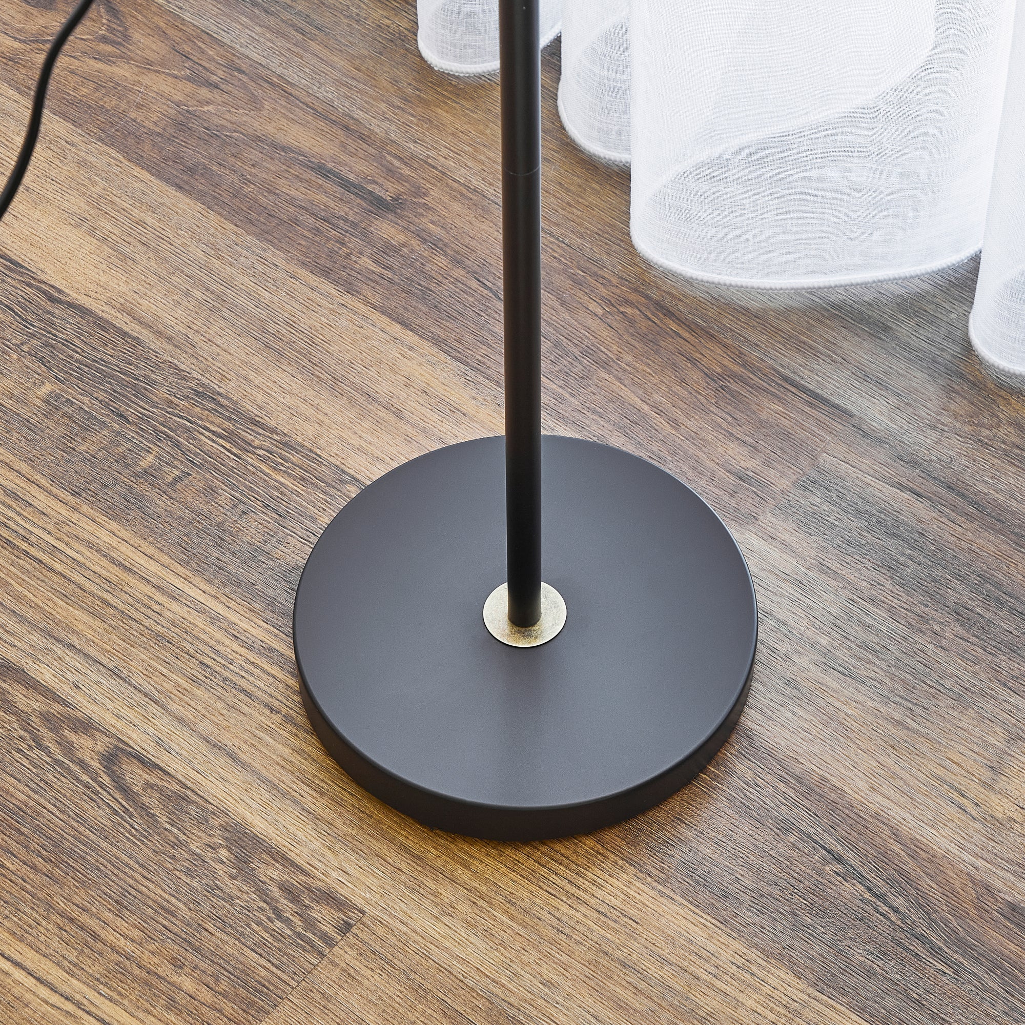 Avi Floor Lamp White