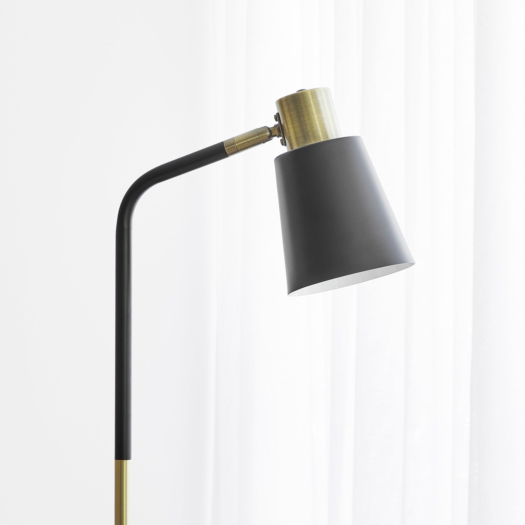 Avi Floor Lamp White