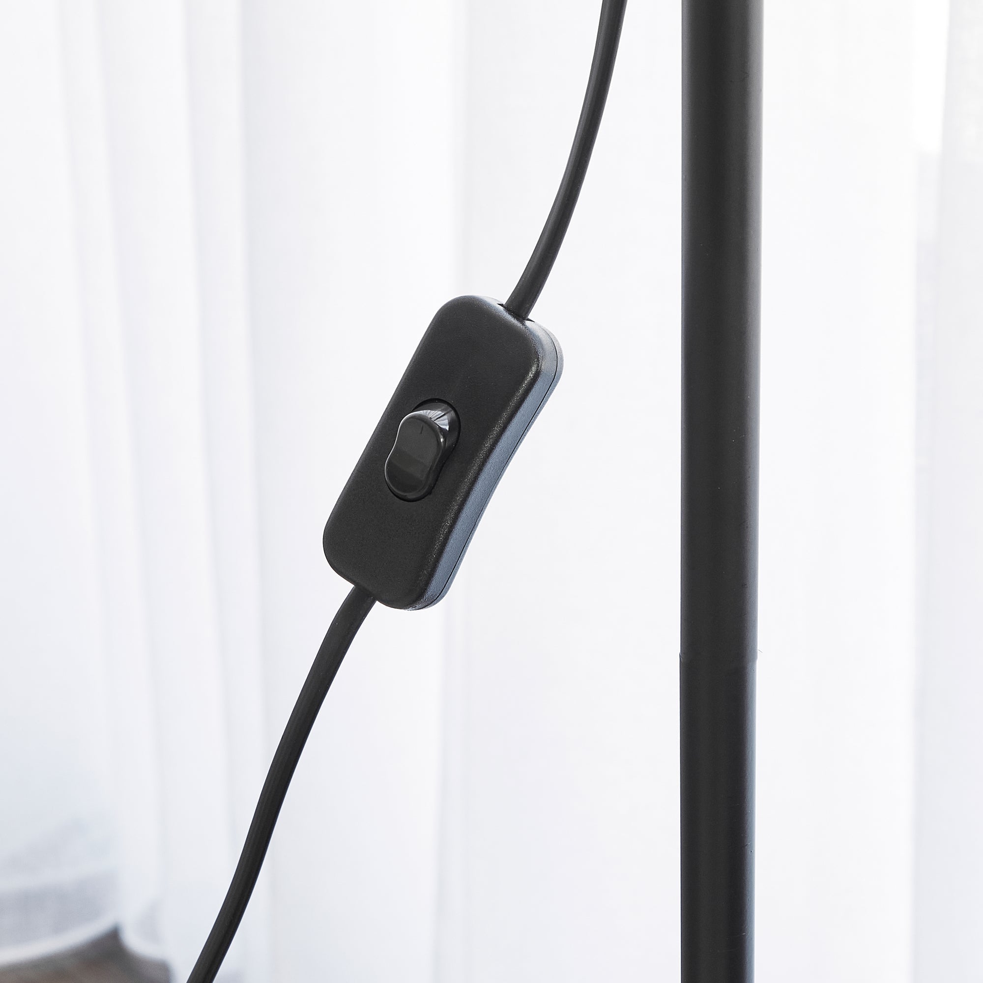 Avi Floor Lamp White