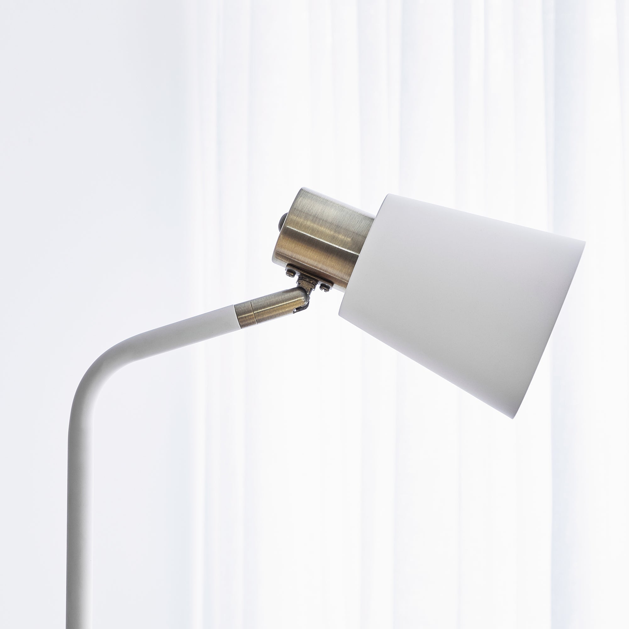 Avi Floor Lamp White