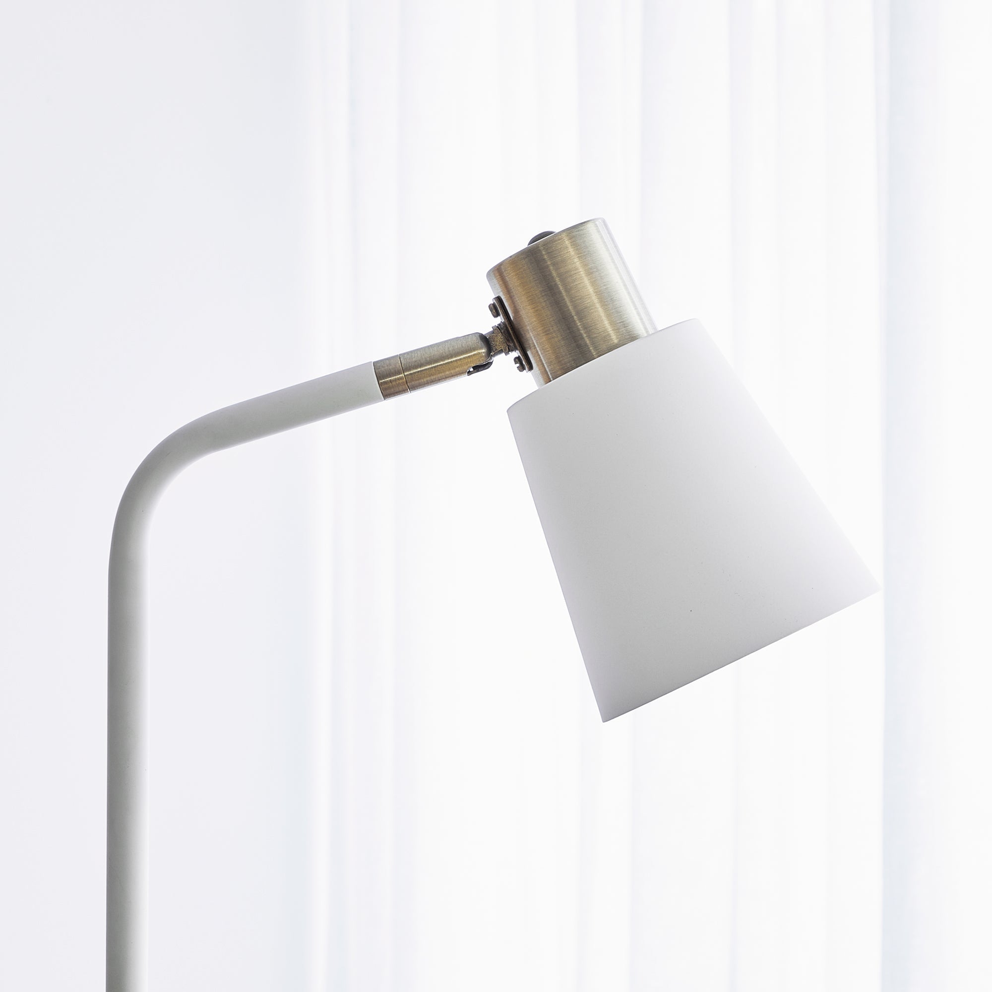 Avi Floor Lamp White