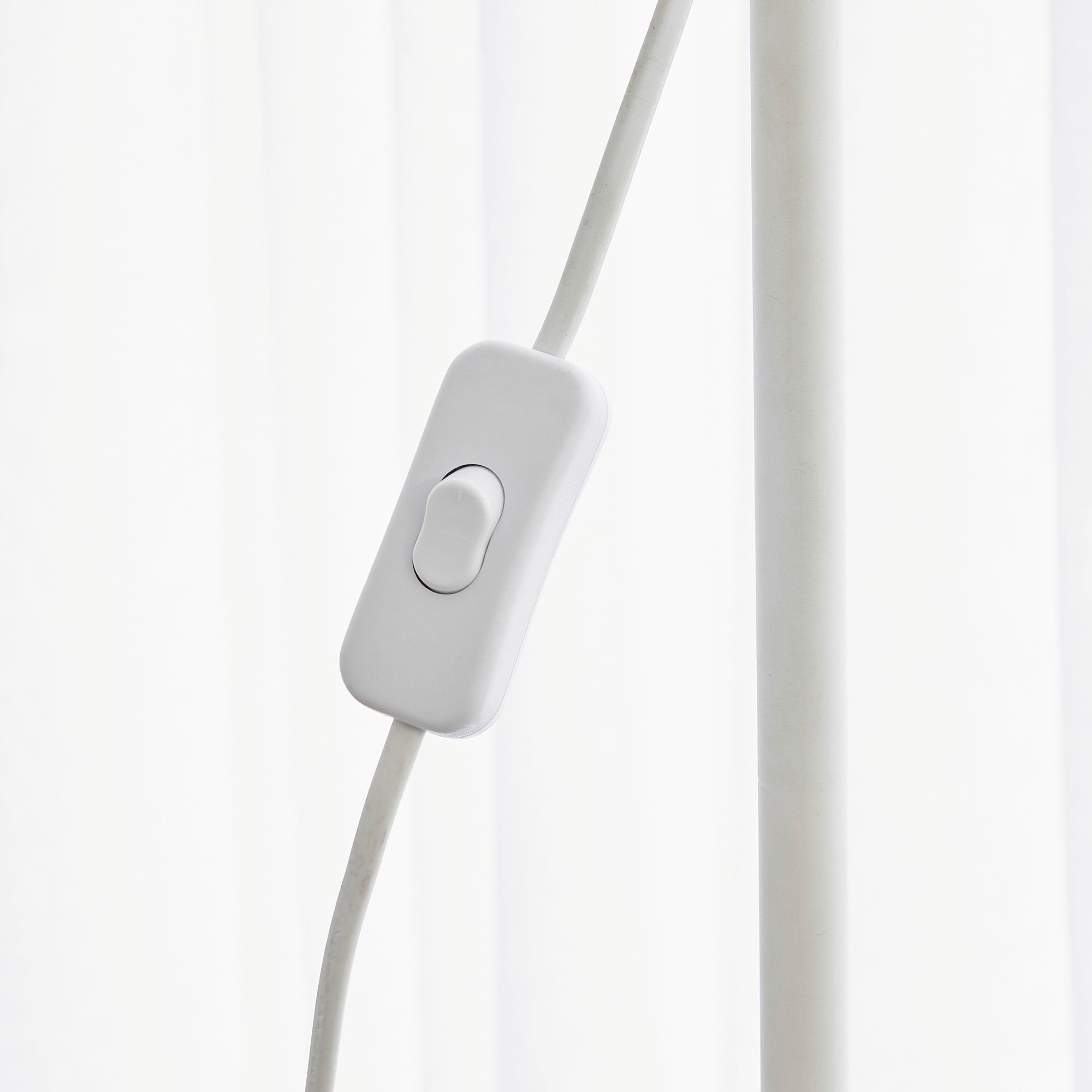 Avi Floor Lamp White